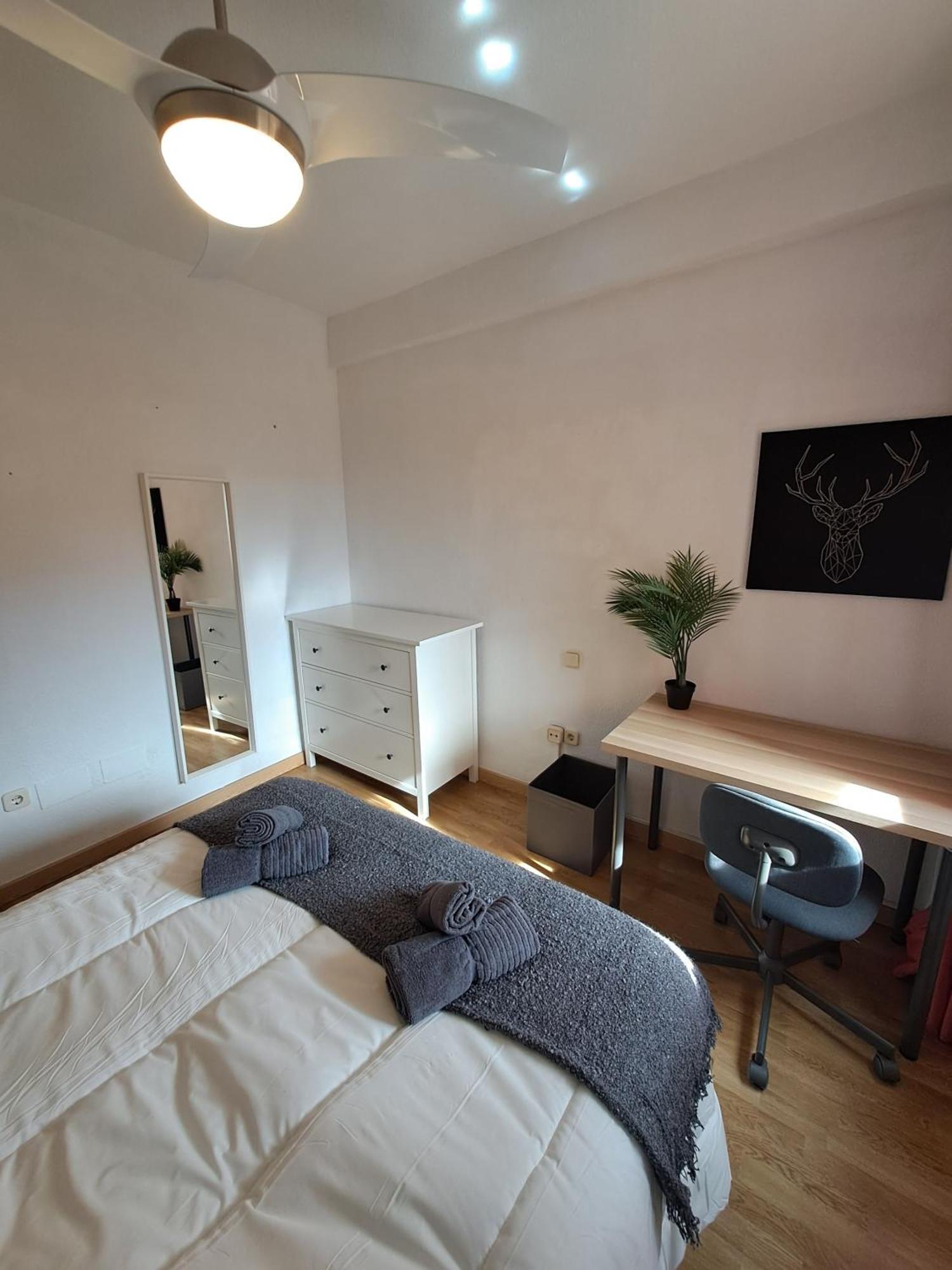 Guest house In - Private For Rent In Calle De San Bernabe