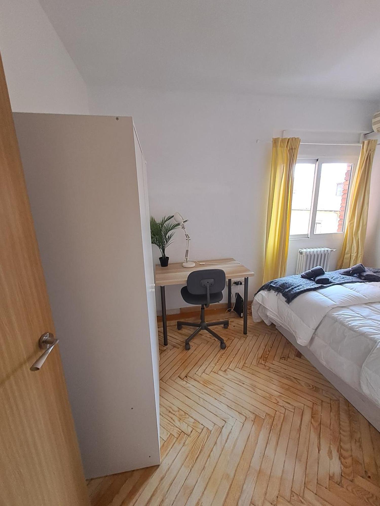 In - Private For Rent In Calle De San Bernabe Guest house Madrid