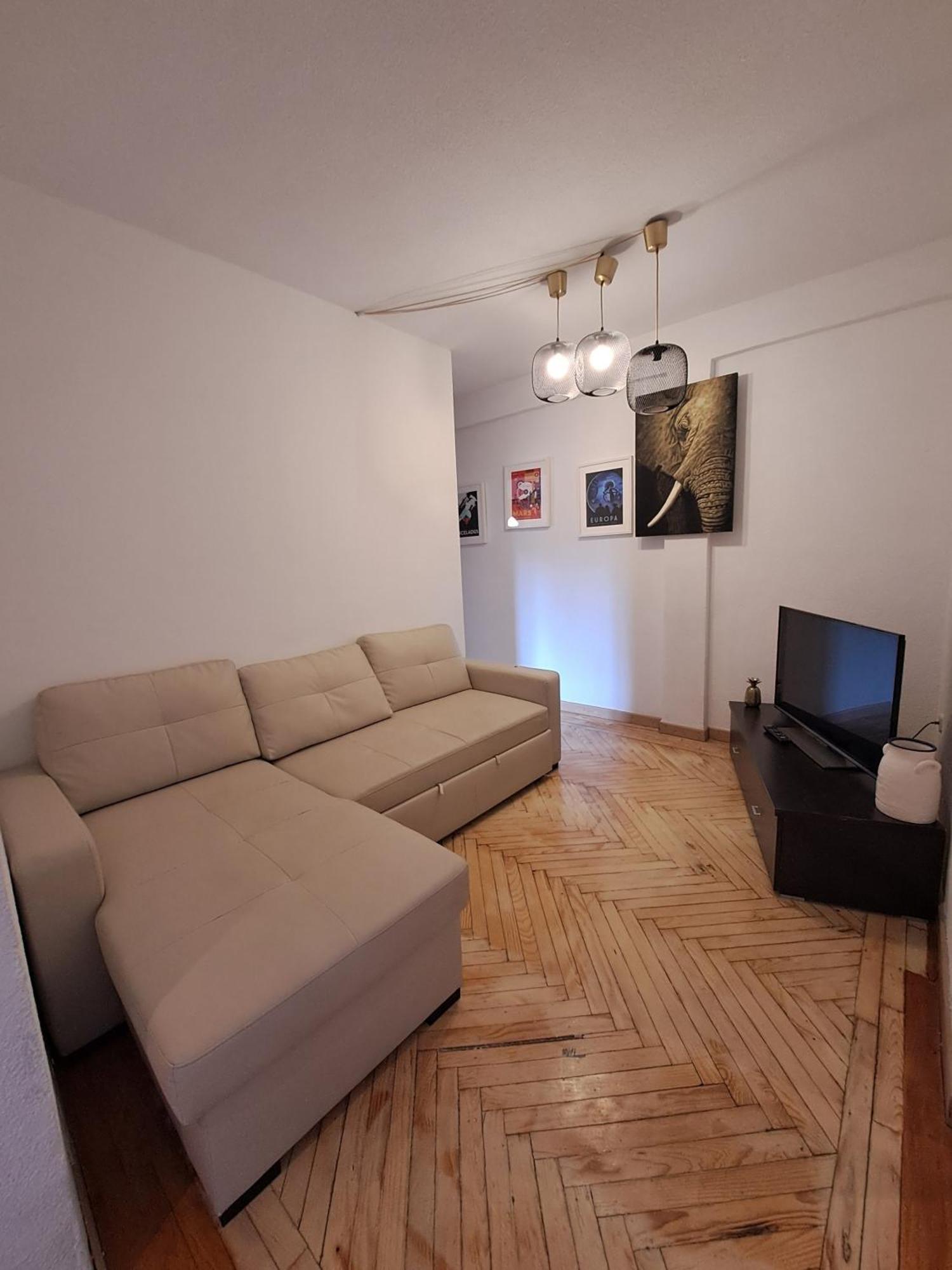In - Private For Rent In Calle De San Bernabe Pensión Madrid