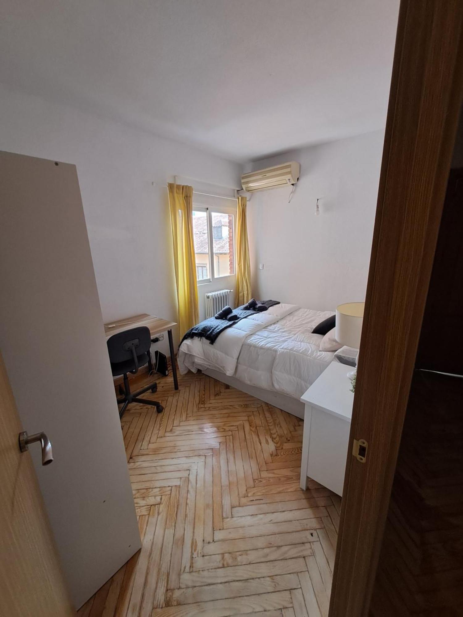 In - Private For Rent In Calle De San Bernabe *